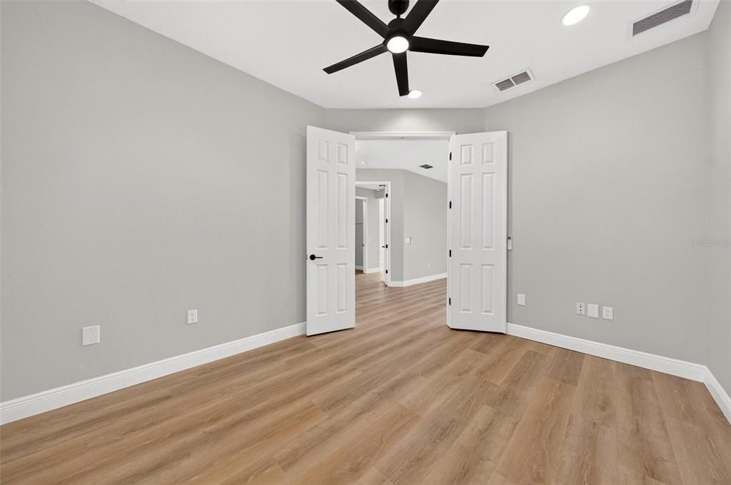 For Sale: $299,990 (2 beds, 2 baths, 1548 Square Feet)