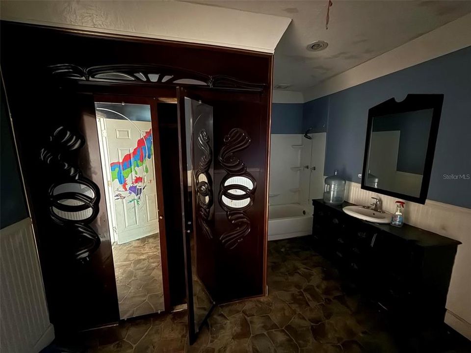 For Sale: $169,000 (4 beds, 2 baths, 1388 Square Feet)