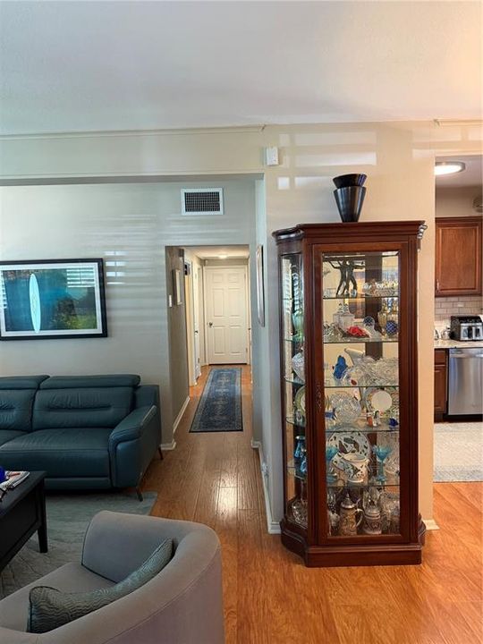 For Sale: $329,900 (3 beds, 1 baths, 1025 Square Feet)
