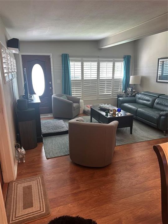 For Sale: $329,900 (3 beds, 1 baths, 1025 Square Feet)
