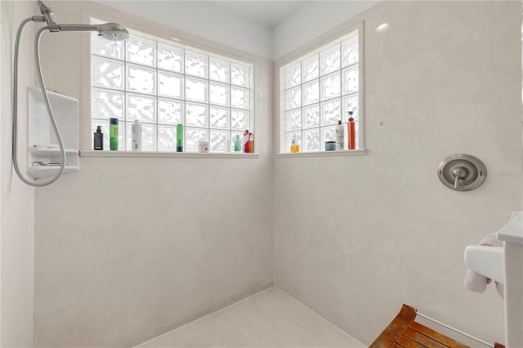 En Venta: $850,000 (4 camas, 3 baños, 2581 Pies cuadrados)