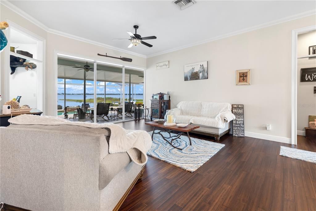 En Venta: $850,000 (4 camas, 3 baños, 2581 Pies cuadrados)