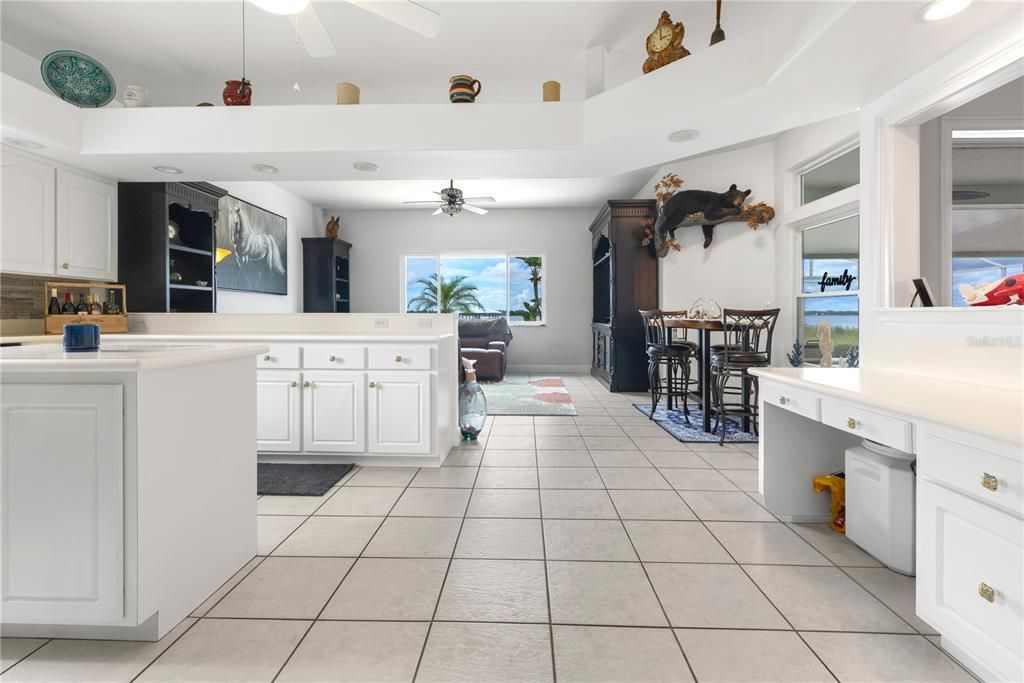 En Venta: $850,000 (4 camas, 3 baños, 2581 Pies cuadrados)