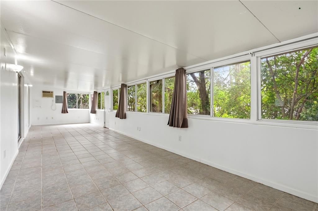En Renta: $2,800 (3 camas, 2 baños, 1976 Pies cuadrados)