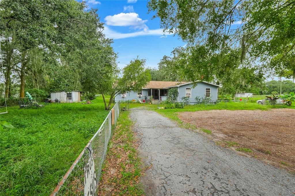На продажу: $300,000 (5 спален, 3 ванн, 2070 Квадратных фут)
