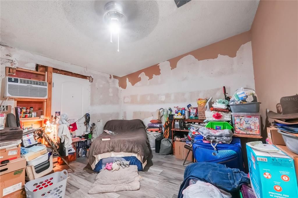 На продажу: $300,000 (5 спален, 3 ванн, 2070 Квадратных фут)