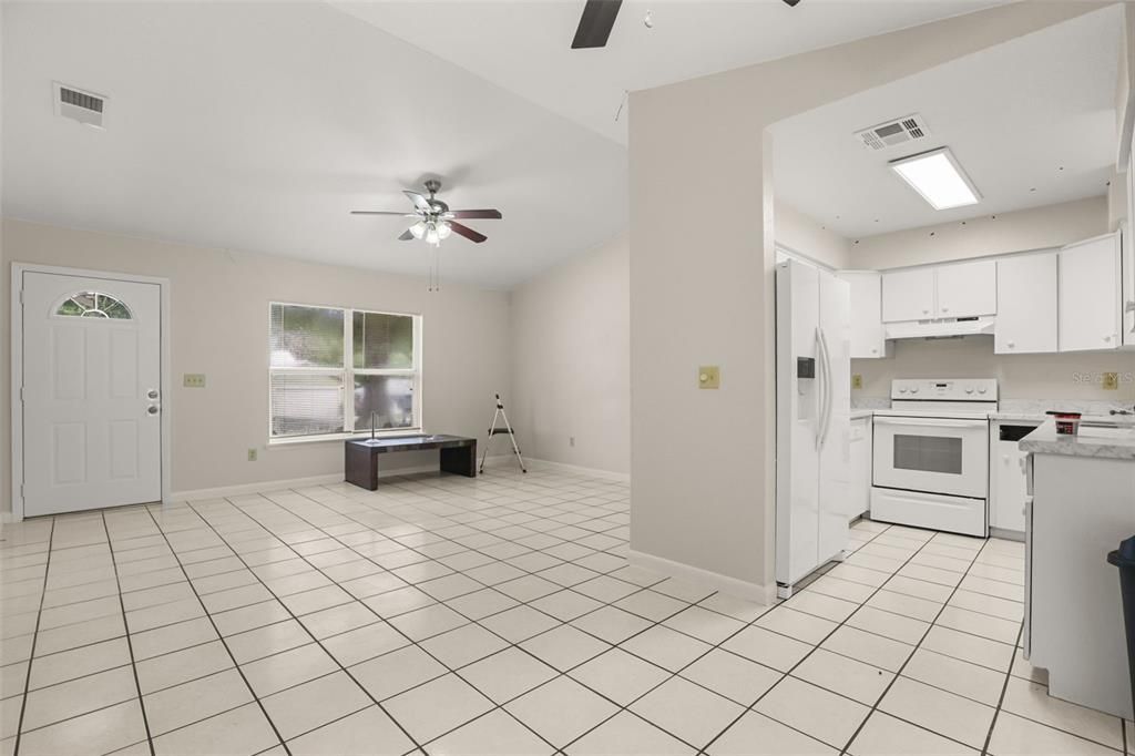 For Rent: $1,950 (3 beds, 2 baths, 1090 Square Feet)