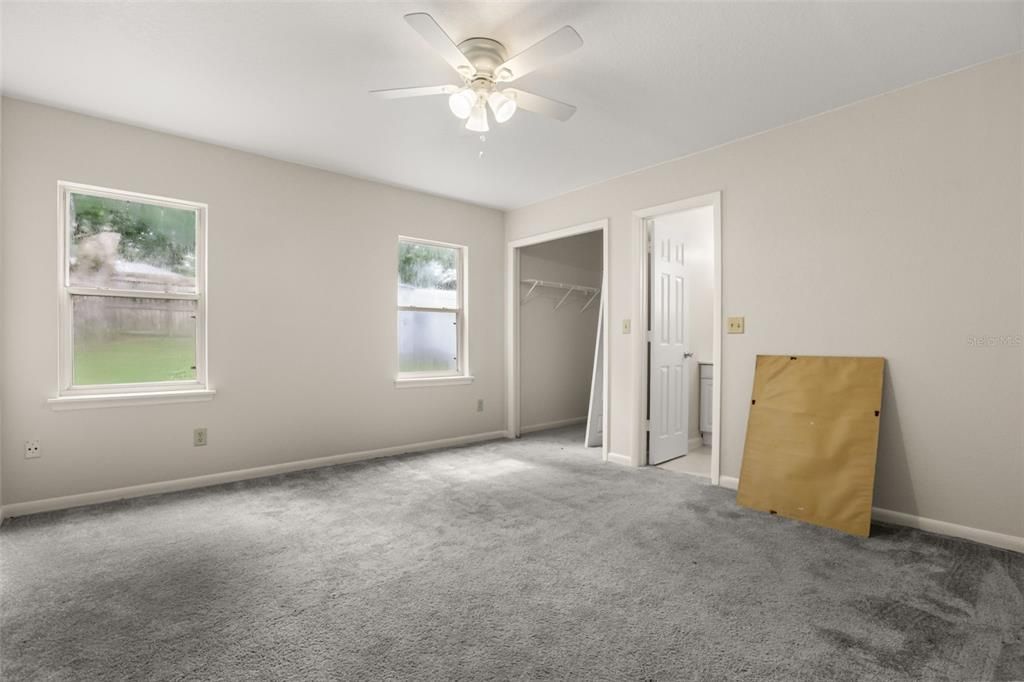 For Rent: $1,950 (3 beds, 2 baths, 1090 Square Feet)