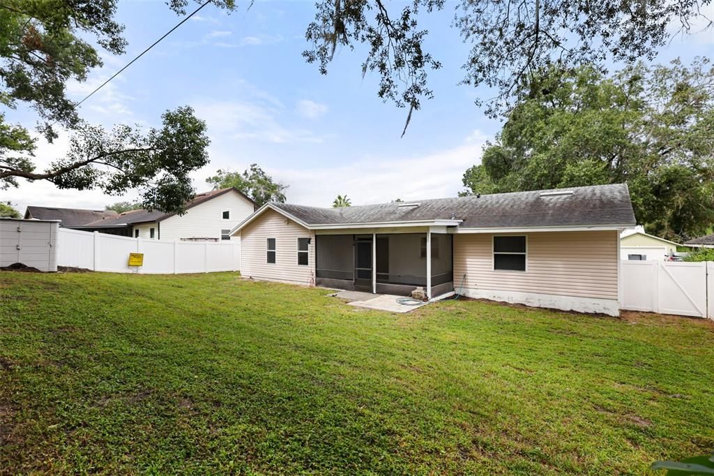 For Rent: $1,950 (3 beds, 2 baths, 1090 Square Feet)