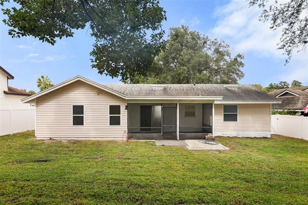 For Rent: $1,950 (3 beds, 2 baths, 1090 Square Feet)