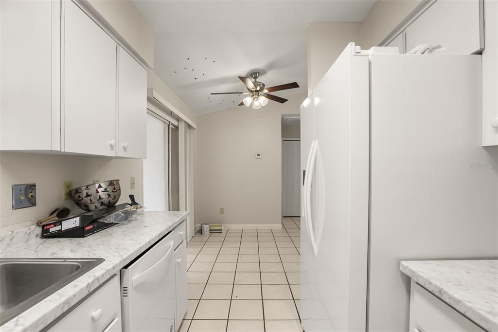 For Rent: $1,950 (3 beds, 2 baths, 1090 Square Feet)