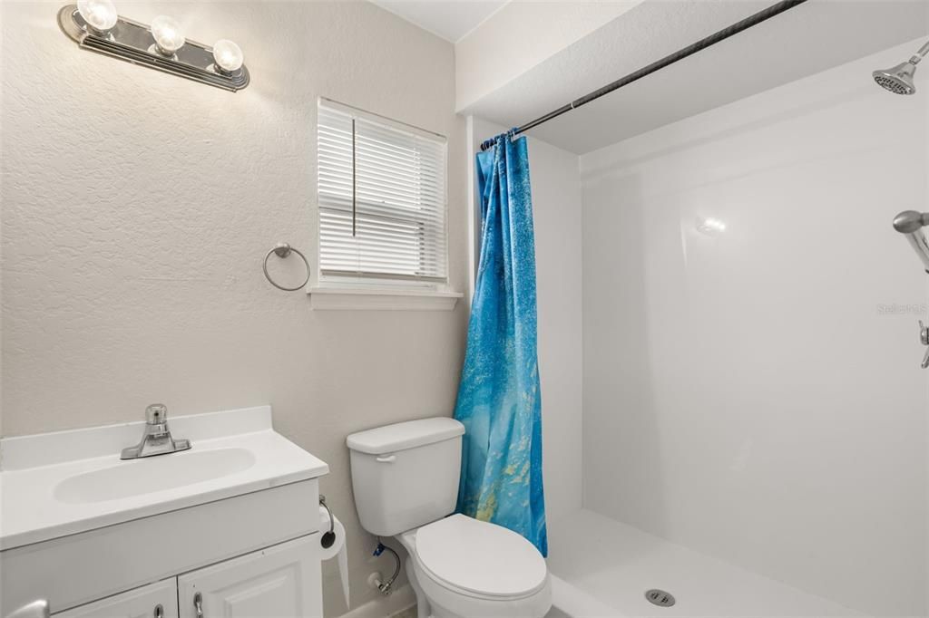 For Rent: $1,950 (3 beds, 2 baths, 1090 Square Feet)