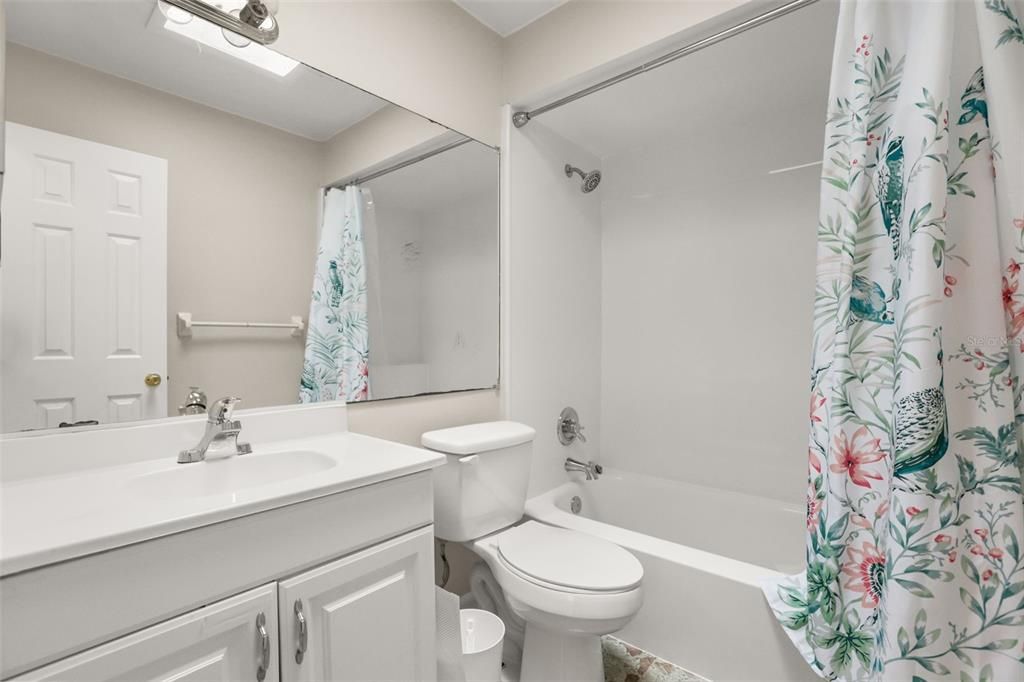 For Rent: $1,950 (3 beds, 2 baths, 1090 Square Feet)
