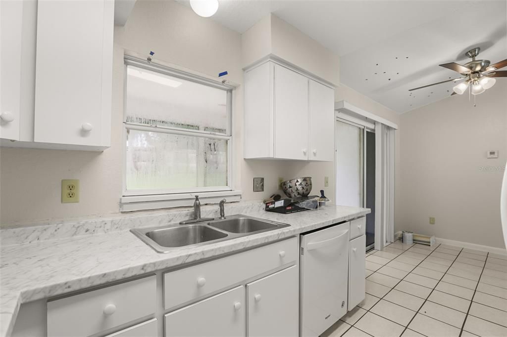 For Rent: $1,950 (3 beds, 2 baths, 1090 Square Feet)