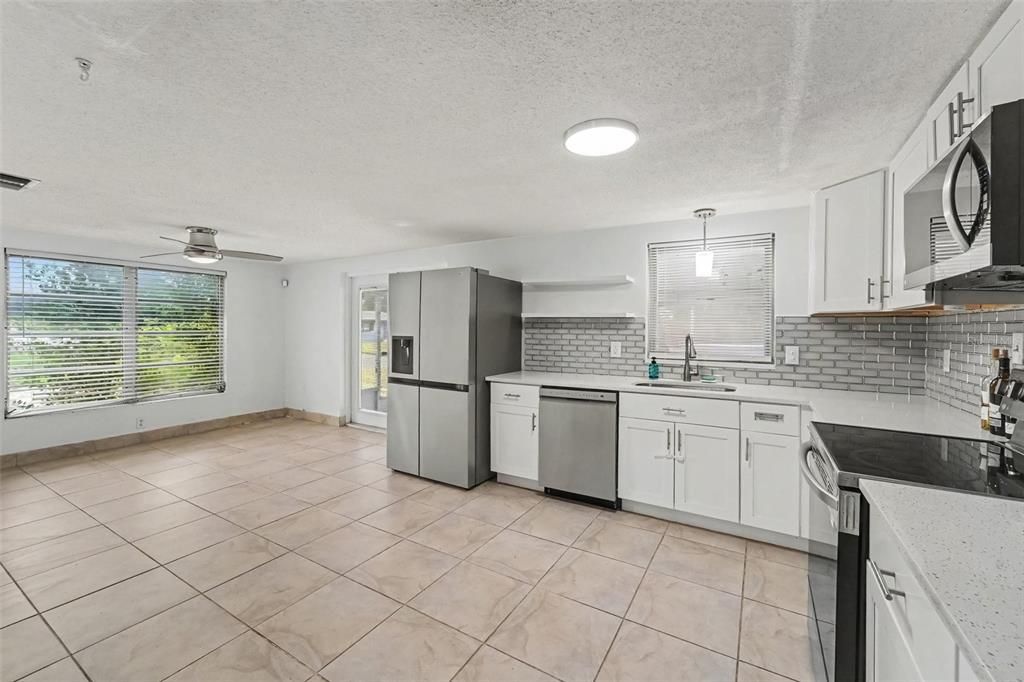 En Venta: $325,000 (3 camas, 2 baños, 1308 Pies cuadrados)
