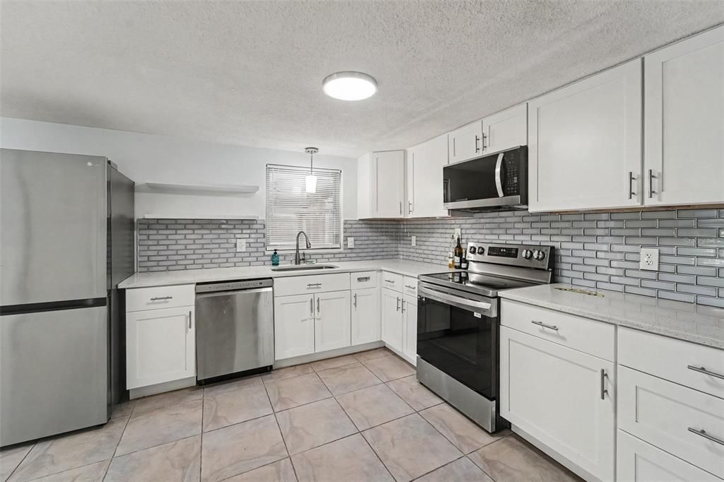 En Venta: $325,000 (3 camas, 2 baños, 1308 Pies cuadrados)