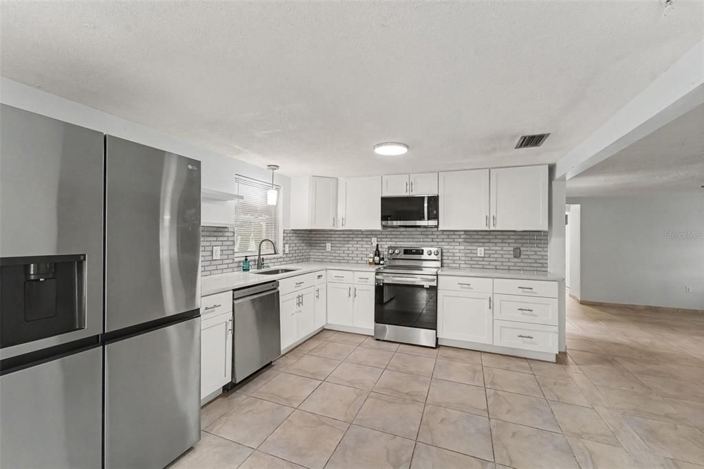 En Venta: $325,000 (3 camas, 2 baños, 1308 Pies cuadrados)
