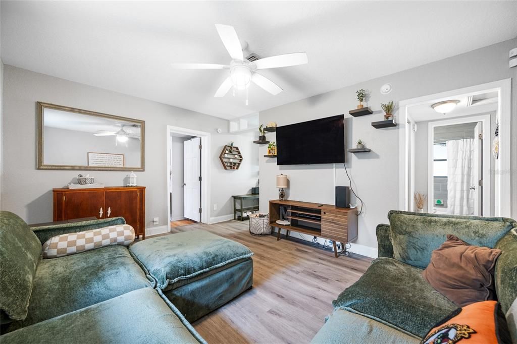 En Venta: $325,000 (3 camas, 1 baños, 904 Pies cuadrados)
