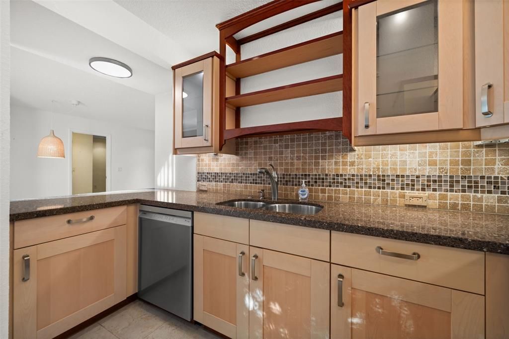 На продажу: $255,000 (2 спален, 2 ванн, 1080 Квадратных фут)