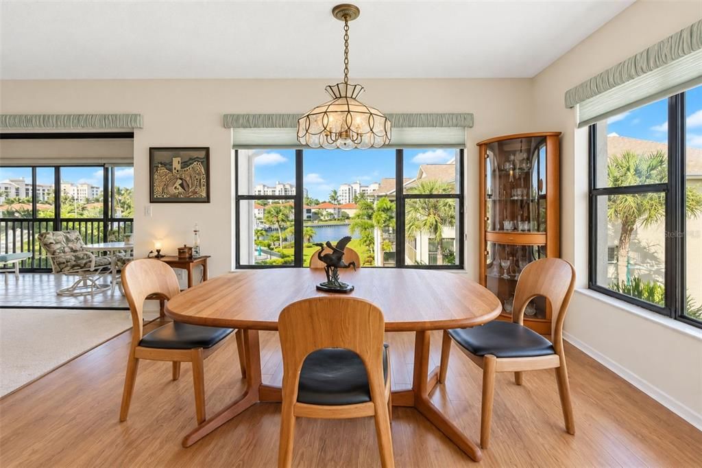 En Venta: $300,000 (2 camas, 2 baños, 1516 Pies cuadrados)