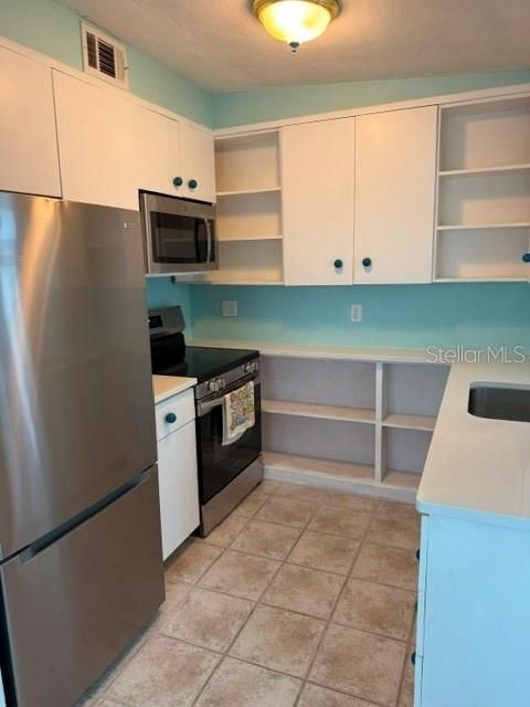 На продажу: $189,900 (2 спален, 1 ванн, 800 Квадратных фут)