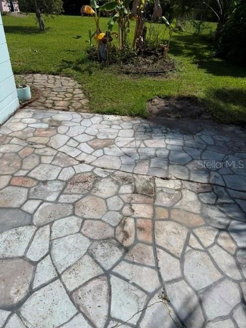 На продажу: $189,900 (2 спален, 1 ванн, 800 Квадратных фут)