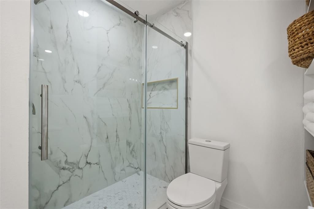 En Venta: $485,000 (5 camas, 3 baños, 1986 Pies cuadrados)