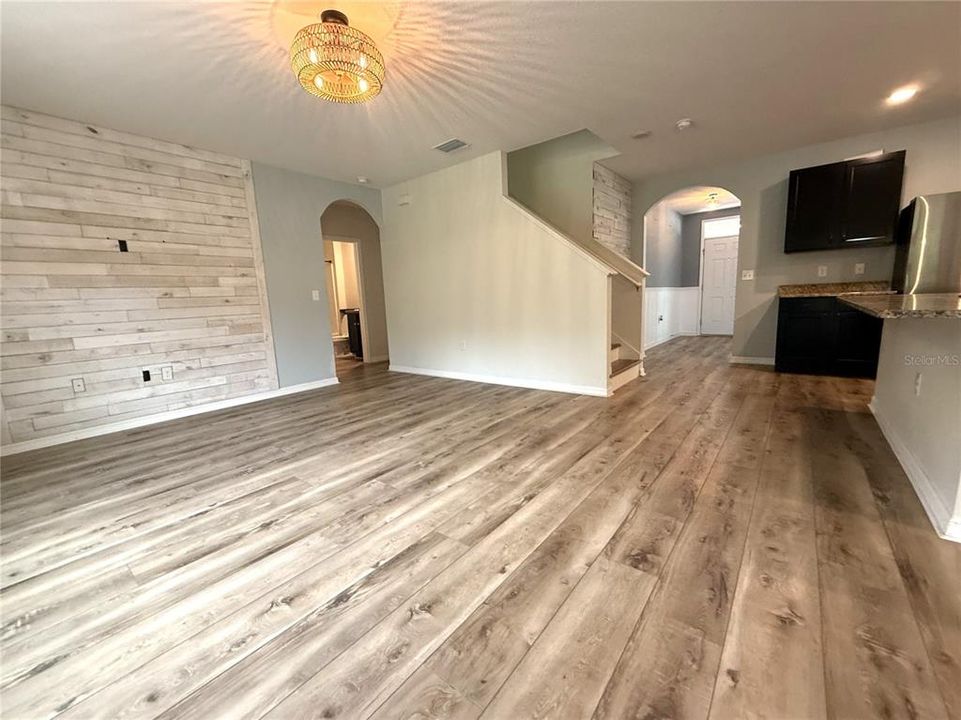 На продажу: $350,000 (5 спален, 3 ванн, 2611 Квадратных фут)
