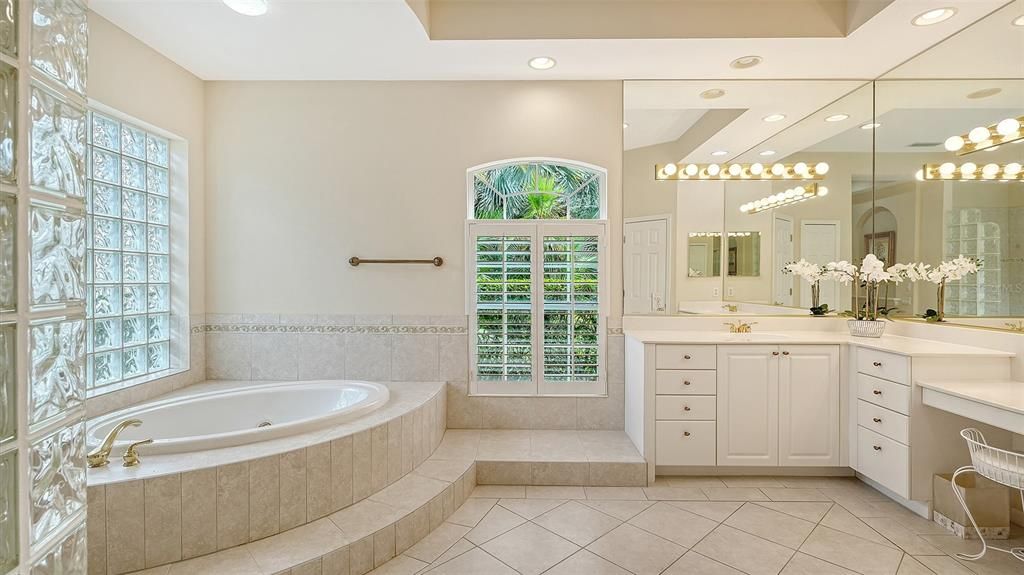 For Sale: $1,100,000 (3 beds, 3 baths, 3094 Square Feet)