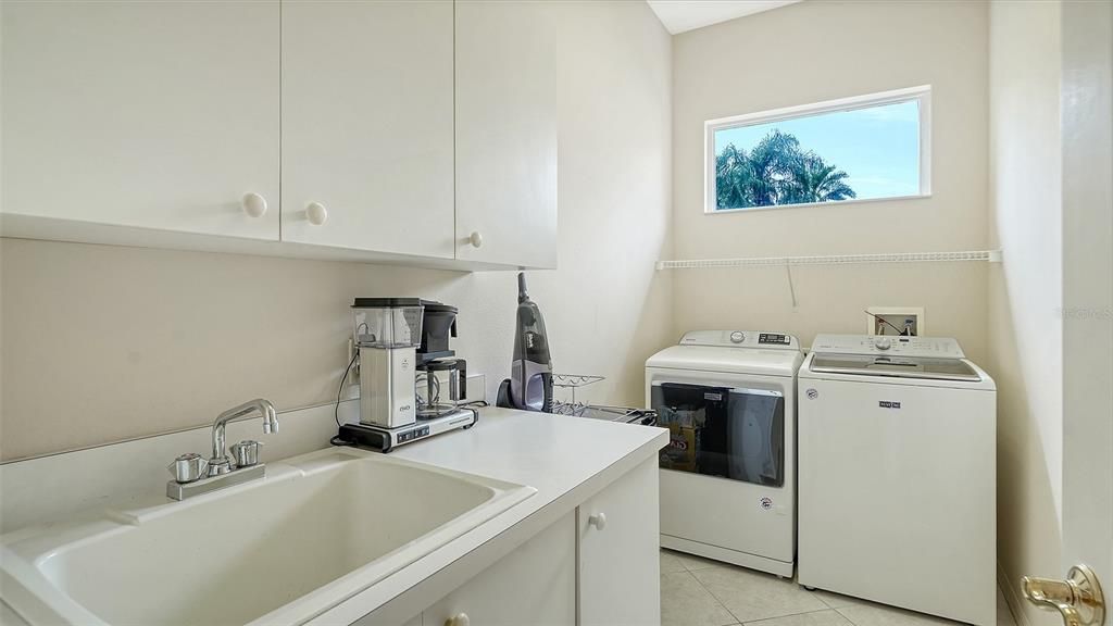 For Sale: $1,100,000 (3 beds, 3 baths, 3094 Square Feet)