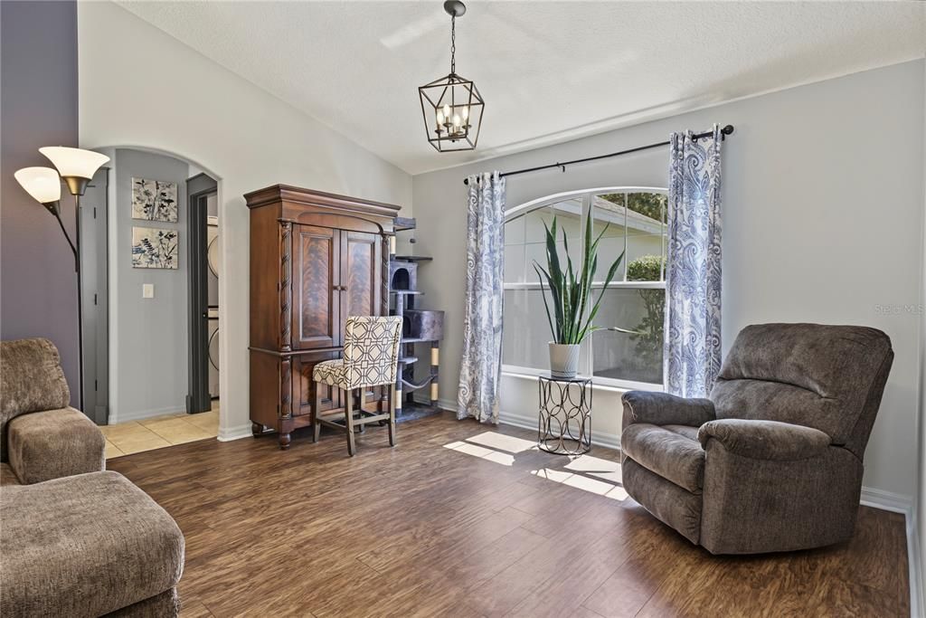 На продажу: $379,900 (3 спален, 2 ванн, 1979 Квадратных фут)