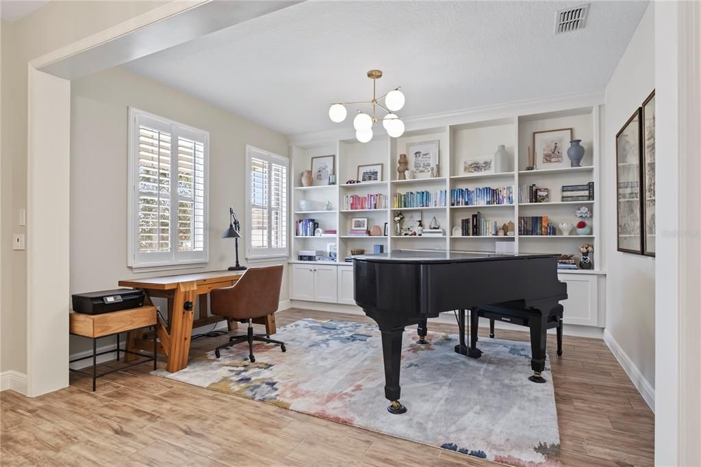 Activo con contrato: $575,000 (3 camas, 2 baños, 1979 Pies cuadrados)