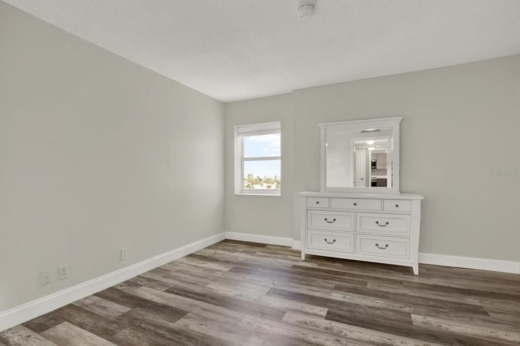 For Sale: $395,000 (2 beds, 2 baths, 1131 Square Feet)