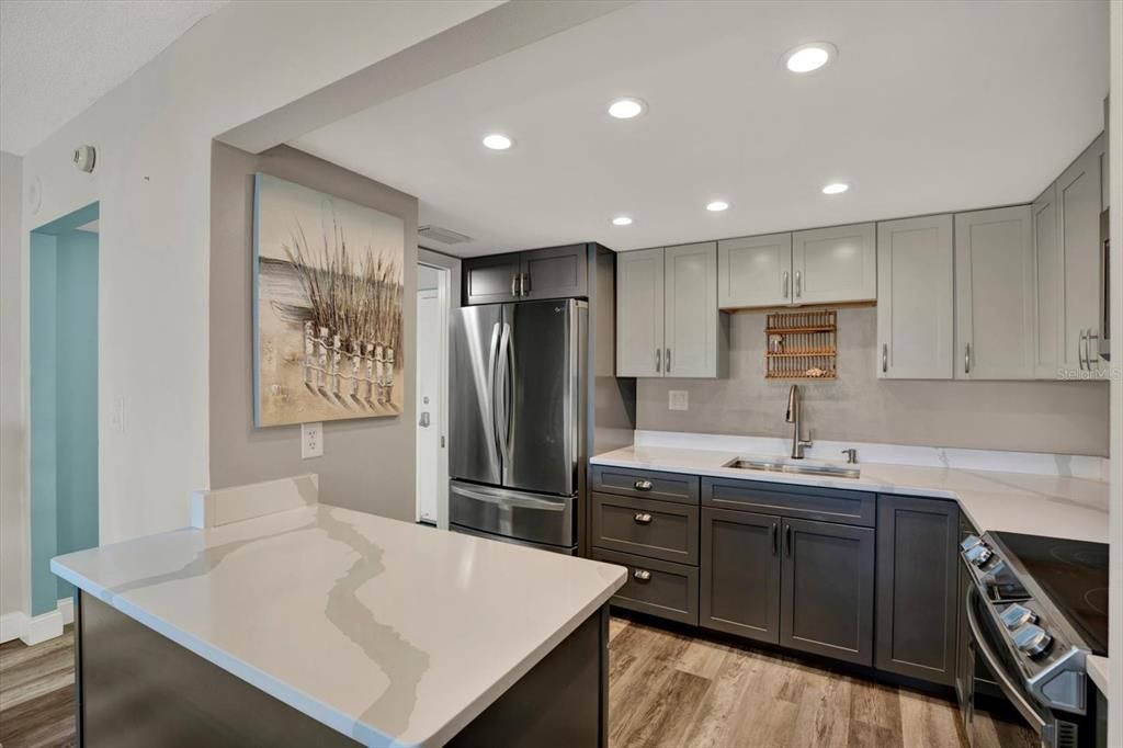 For Sale: $395,000 (2 beds, 2 baths, 1131 Square Feet)