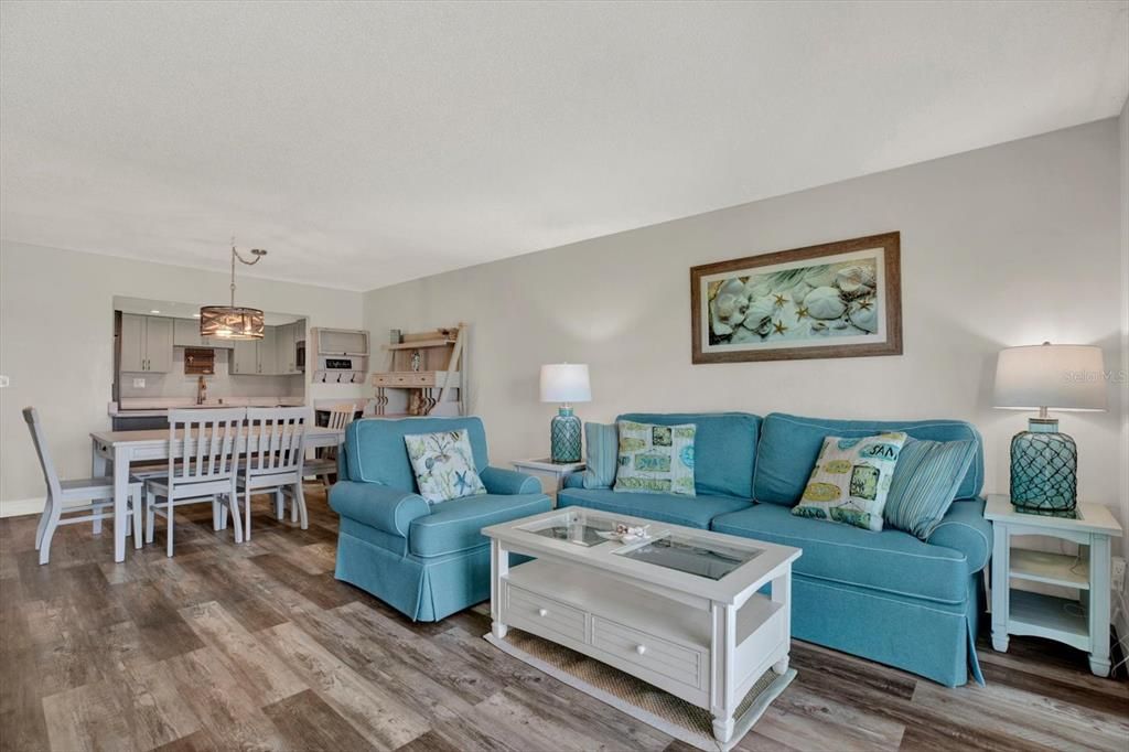 For Sale: $395,000 (2 beds, 2 baths, 1131 Square Feet)