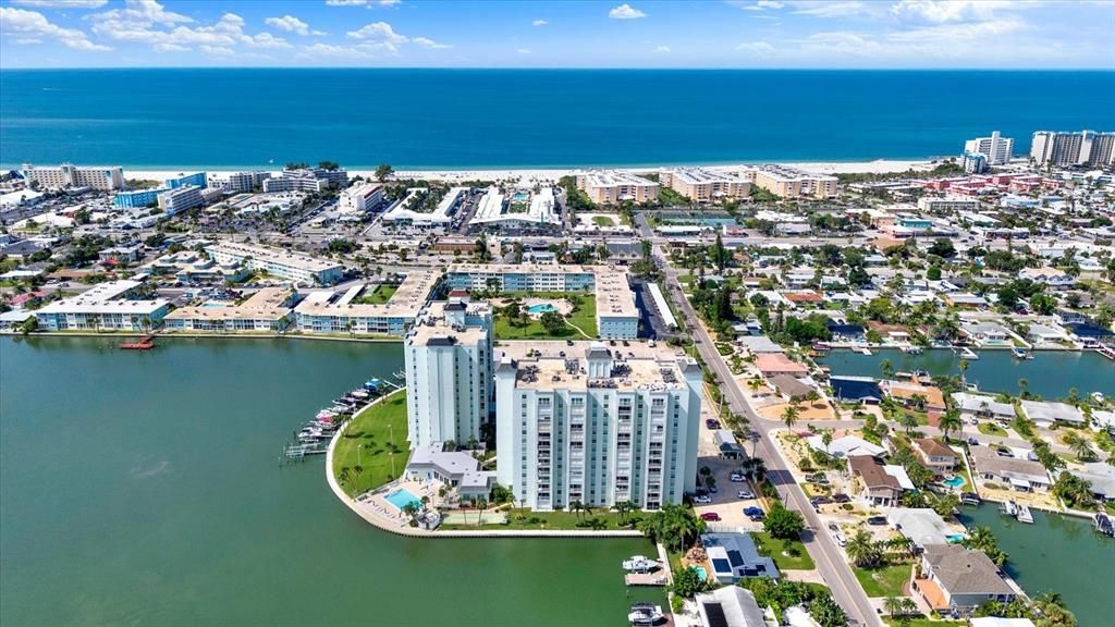 For Sale: $395,000 (2 beds, 2 baths, 1131 Square Feet)