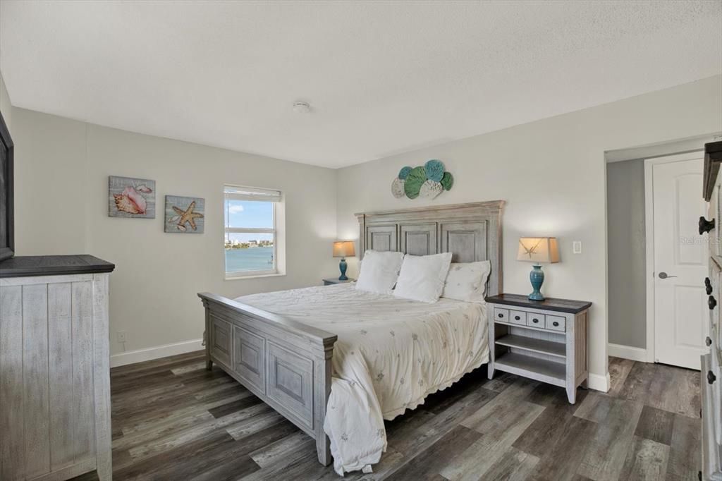 For Sale: $395,000 (2 beds, 2 baths, 1131 Square Feet)