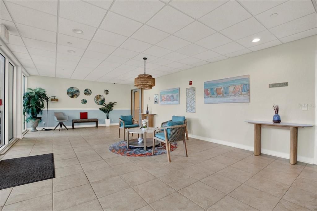 For Sale: $395,000 (2 beds, 2 baths, 1131 Square Feet)