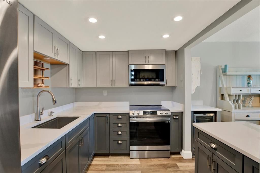 For Sale: $395,000 (2 beds, 2 baths, 1131 Square Feet)