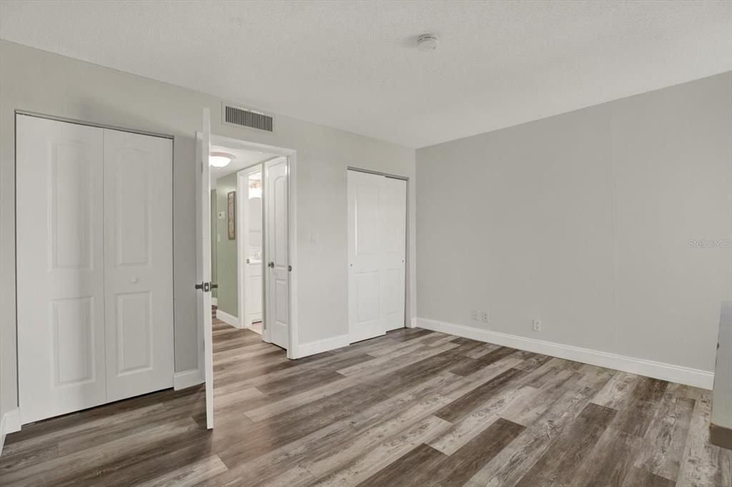 For Sale: $395,000 (2 beds, 2 baths, 1131 Square Feet)