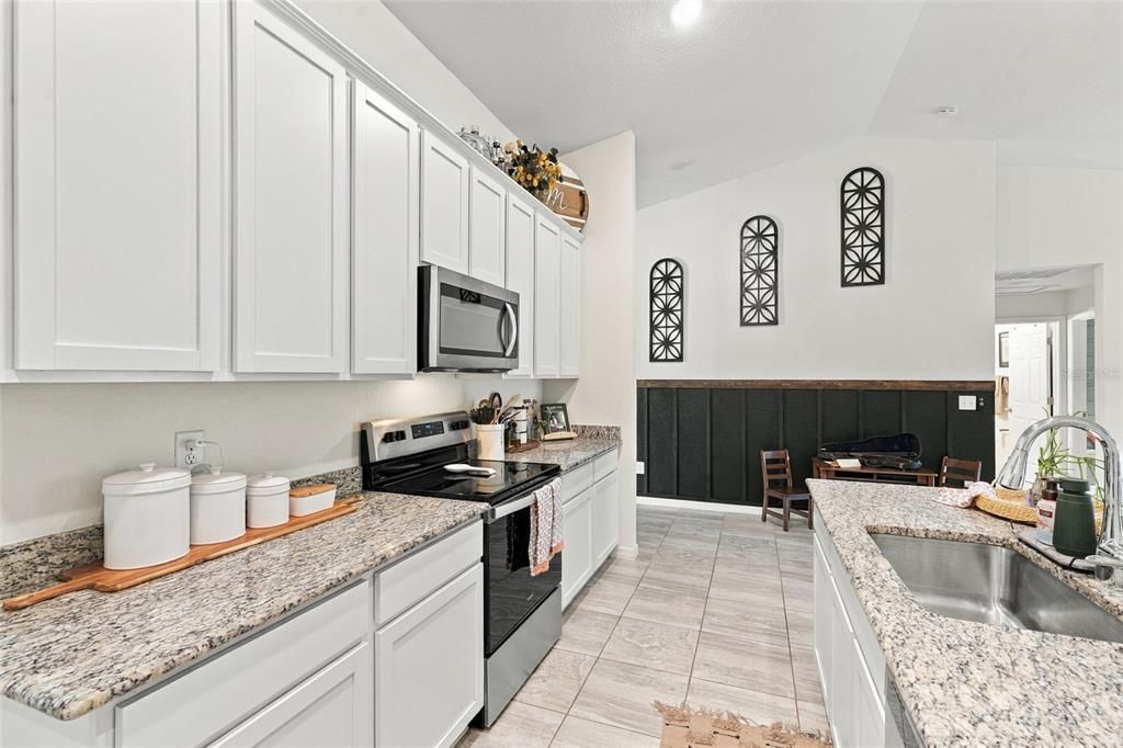 For Sale: $349,888 (3 beds, 2 baths, 2040 Square Feet)