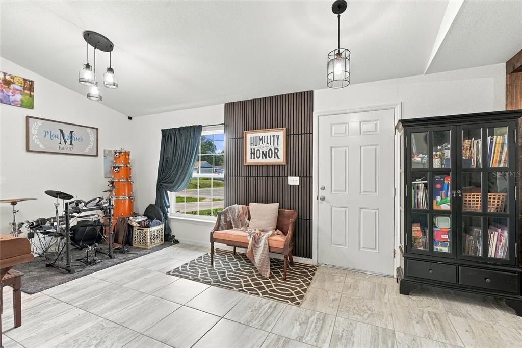 For Sale: $349,888 (3 beds, 2 baths, 2040 Square Feet)