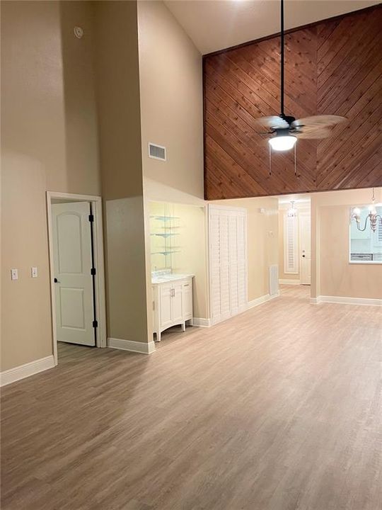 В аренду: $2,295 (2 спален, 2 ванн, 1325 Квадратных фут)
