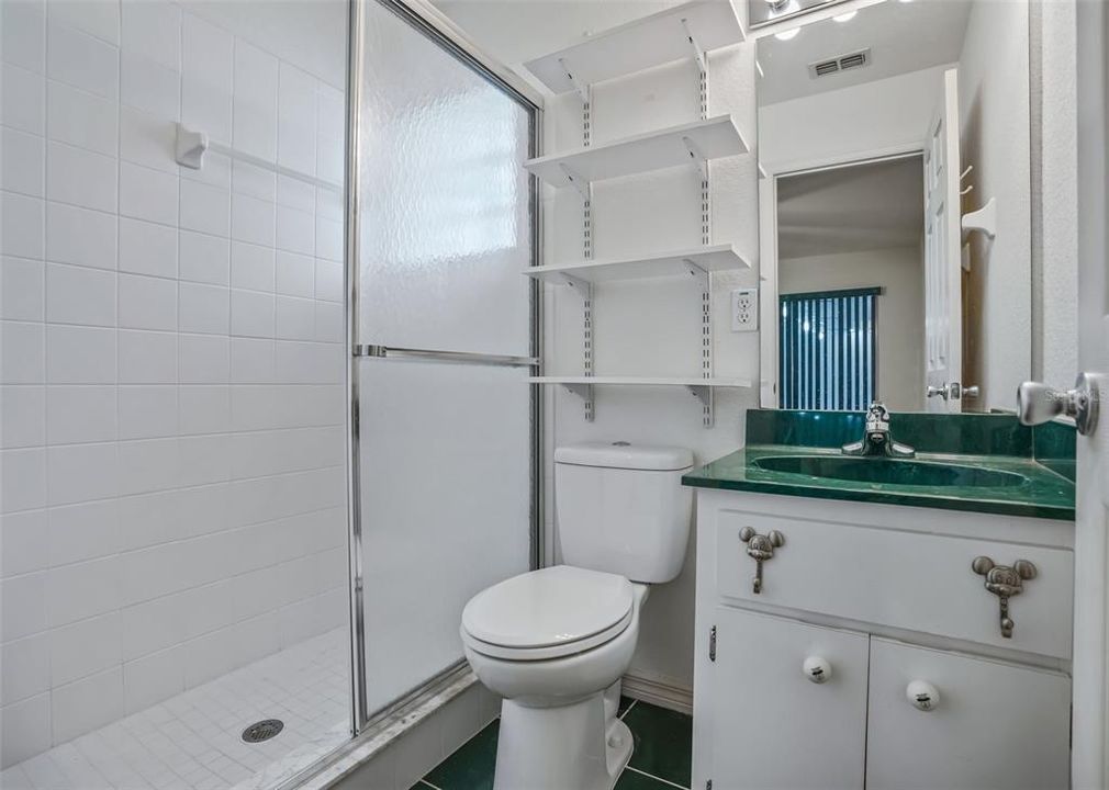 На продажу: $323,900 (2 спален, 3 ванн, 1952 Квадратных фут)
