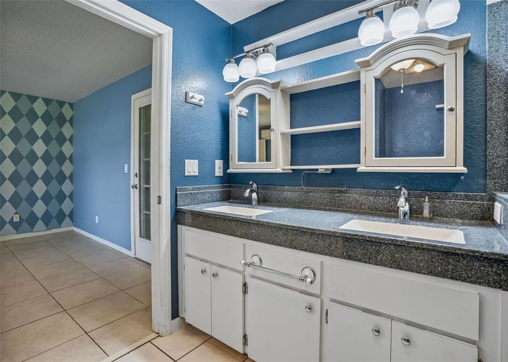На продажу: $323,900 (2 спален, 3 ванн, 1952 Квадратных фут)