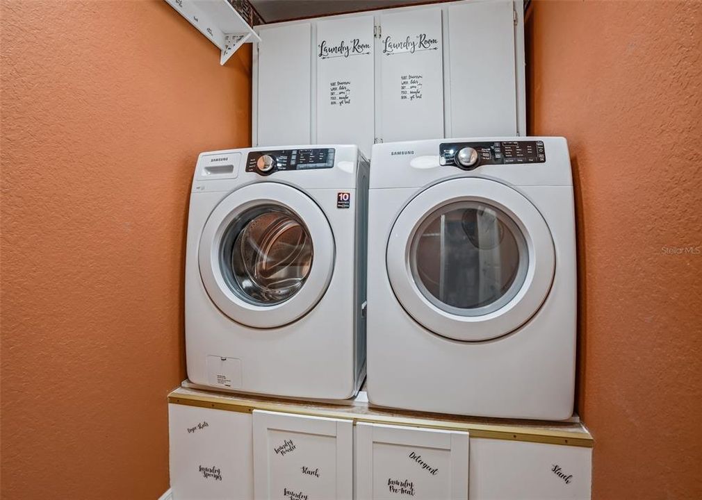На продажу: $323,900 (2 спален, 3 ванн, 1952 Квадратных фут)