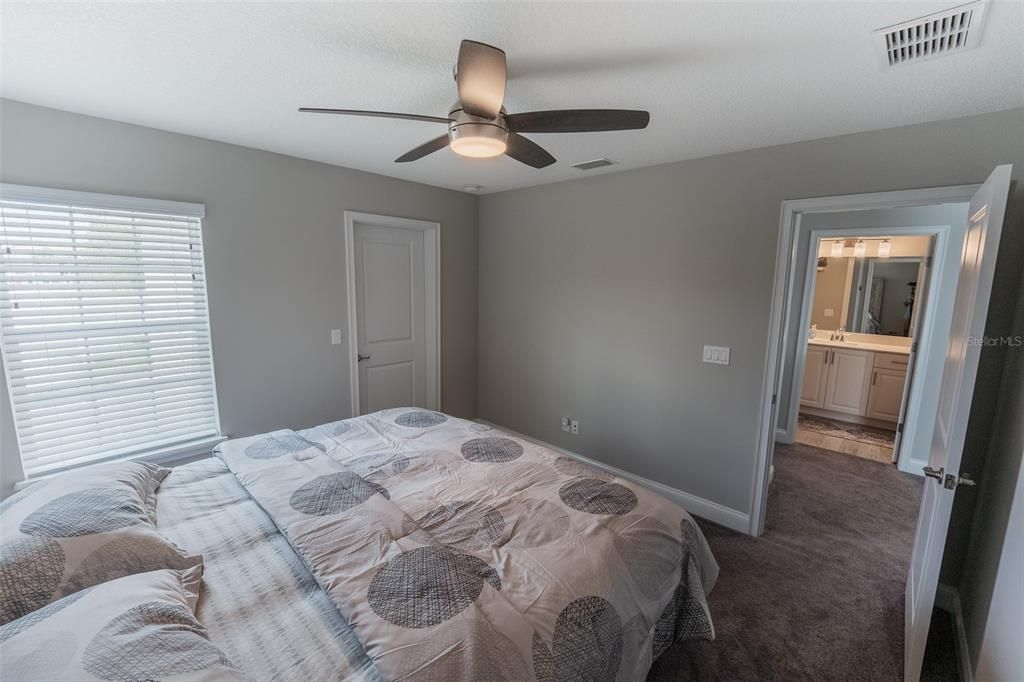 For Sale: $425,000 (4 beds, 3 baths, 2402 Square Feet)