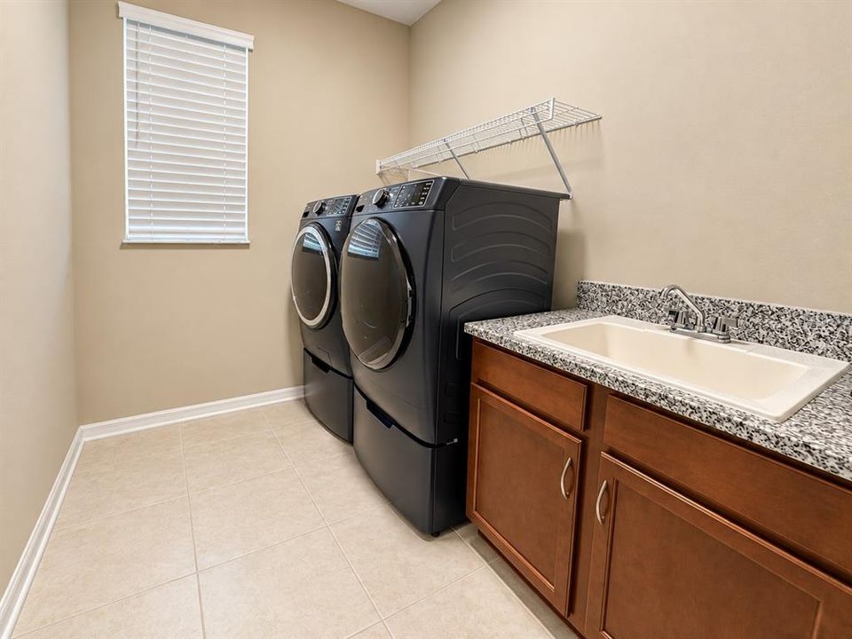 Active With Contract: $3,250 (3 beds, 2 baths, 1900 Square Feet)