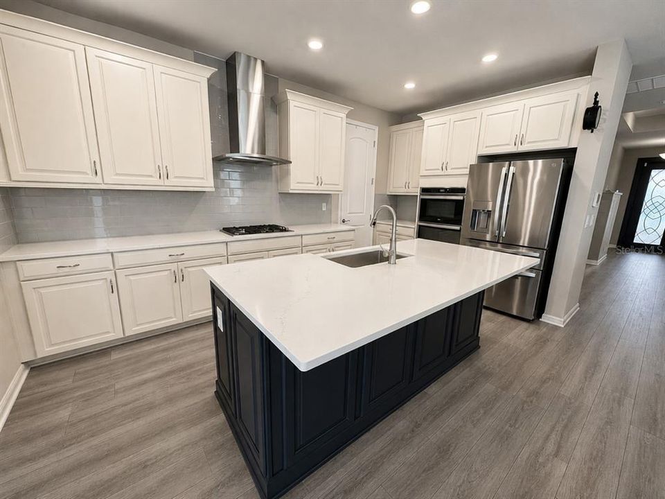 Active With Contract: $3,250 (3 beds, 2 baths, 1900 Square Feet)