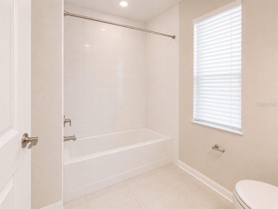 Active With Contract: $3,250 (3 beds, 2 baths, 1900 Square Feet)